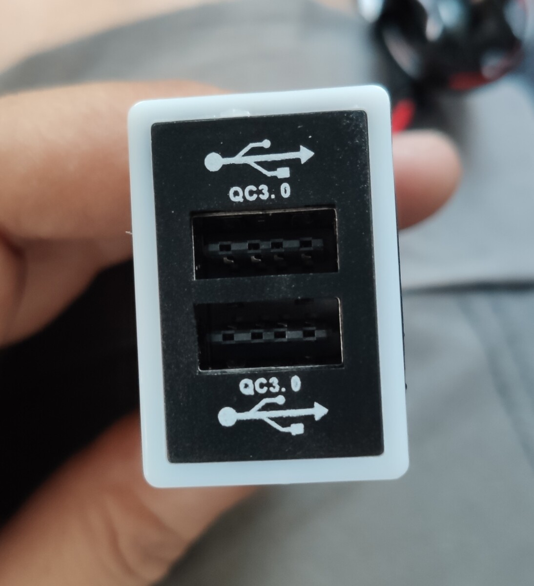 usb quick charge 2 ports for innova crysta